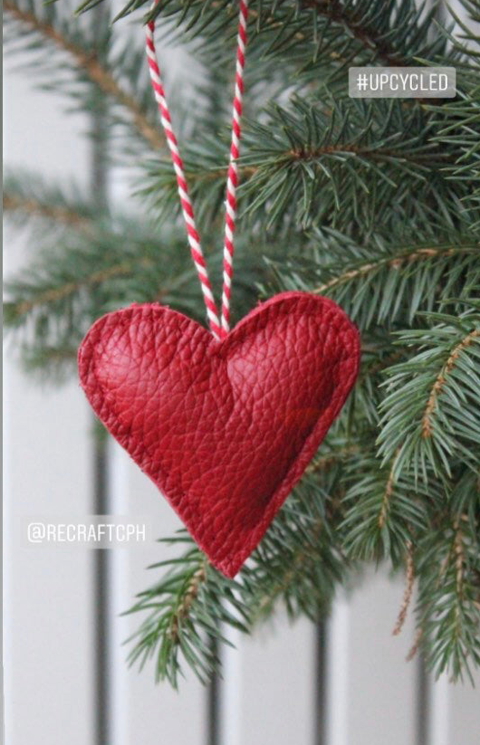 Hjerter til ophæng i vinduet eller på juletræet.